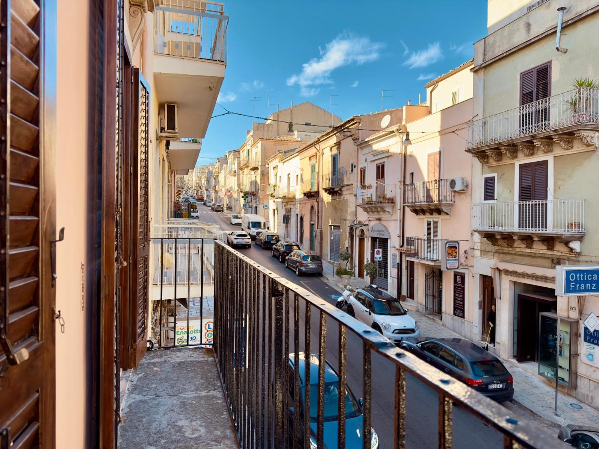 Unique Rooms In Centro Citta Bagno Privato E Climatizzatore Ragusa Exterior foto